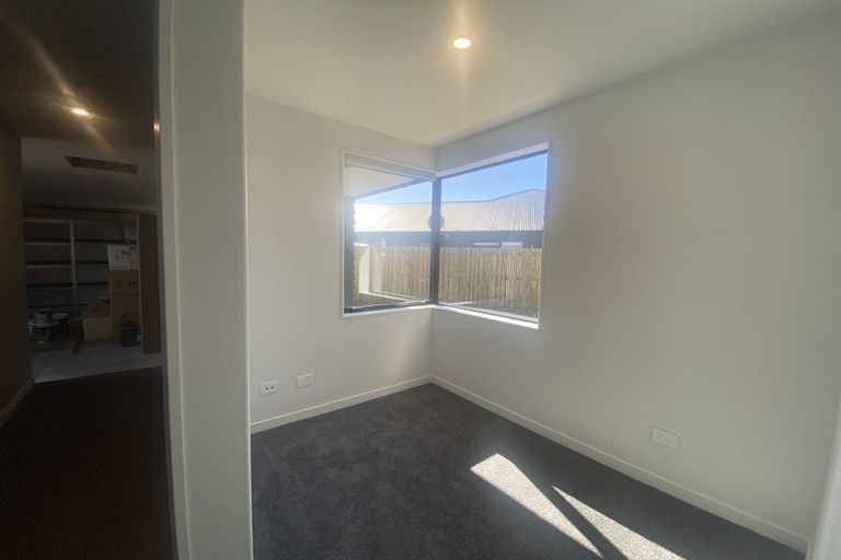 Photo of property in 19 Kaiwaru Place, Waikanae, 5036