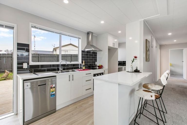 Photo of property in 18 Shalimar Place, Clover Park, Auckland, 2019