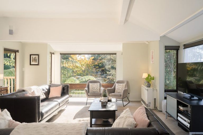 Photo of property in 37 Greyfriars Crescent, Tawa, Wellington, 5028