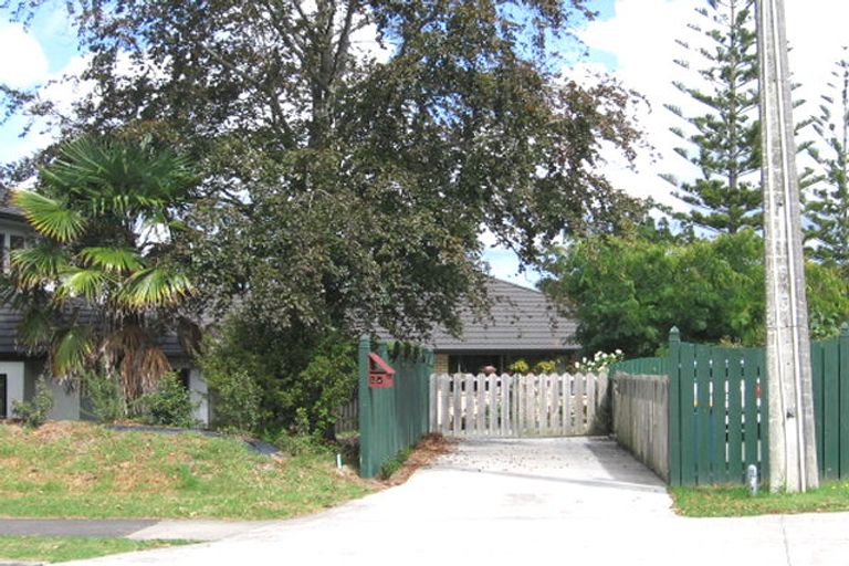 Photo of property in 1 Luckens Road, West Harbour, Auckland, 0618