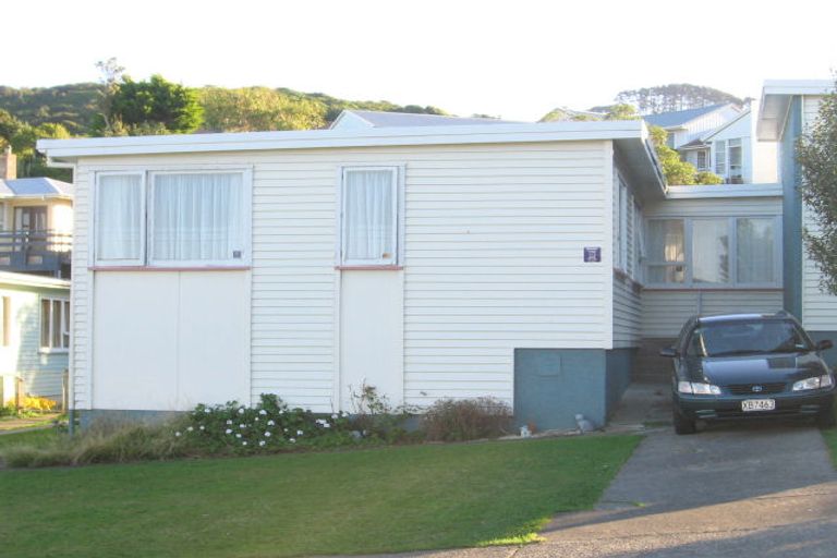 Photo of property in 16a Takapuwahia Drive, Takapuwahia, Porirua, 5022