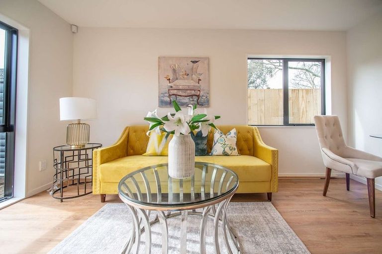 Photo of property in 2/34 Edmonton Road, Henderson, Auckland, 0612