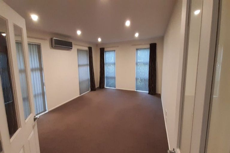 Photo of property in 4 The Oval, Hillmorton, Christchurch, 8024