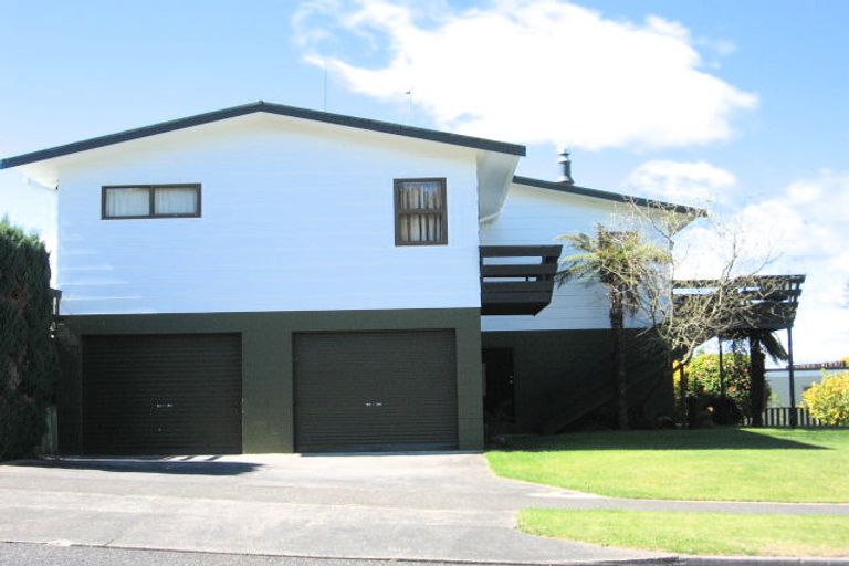 Photo of property in 6 Reeves Road, Acacia Bay, Taupo, 3330