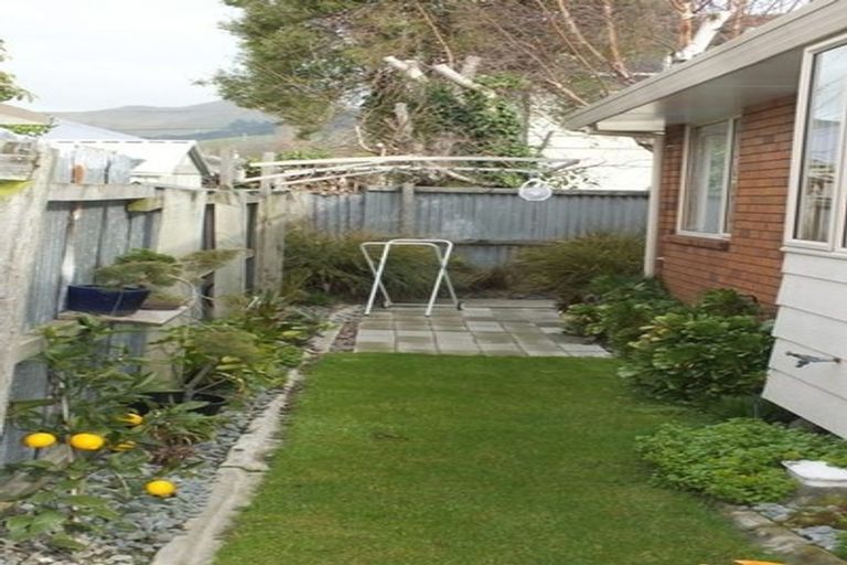 Photo of property in 2/66 Martin Avenue, Beckenham, Christchurch, 8023