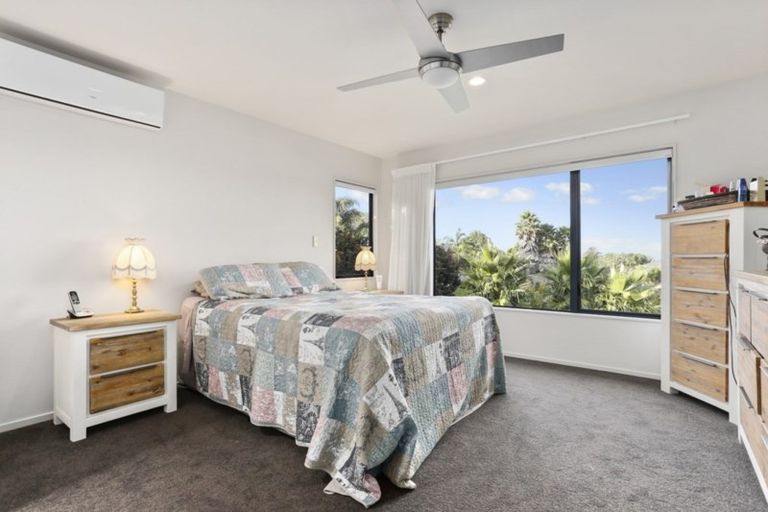 Photo of property in 11 Dorchester Place, Orewa, 0931