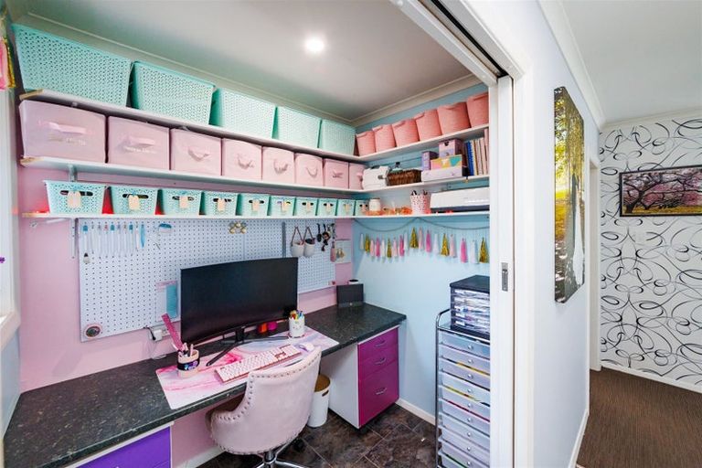 Photo of property in 34 Surrey Crescent, Hokowhitu, Palmerston North, 4410