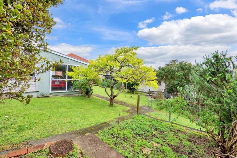 Photo of property in 1614 Great North Road, Waterview, Auckland, 1026