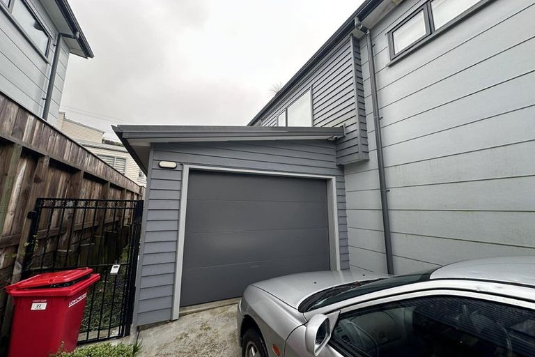 Photo of property in 27 Brindle Way, Newlands, Wellington, 6037