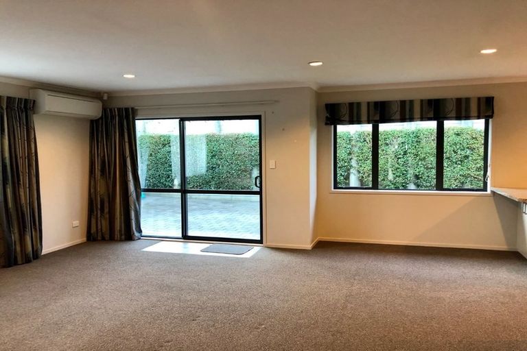 Photo of property in 98a Kawaha Point Road, Kawaha Point, Rotorua, 3010