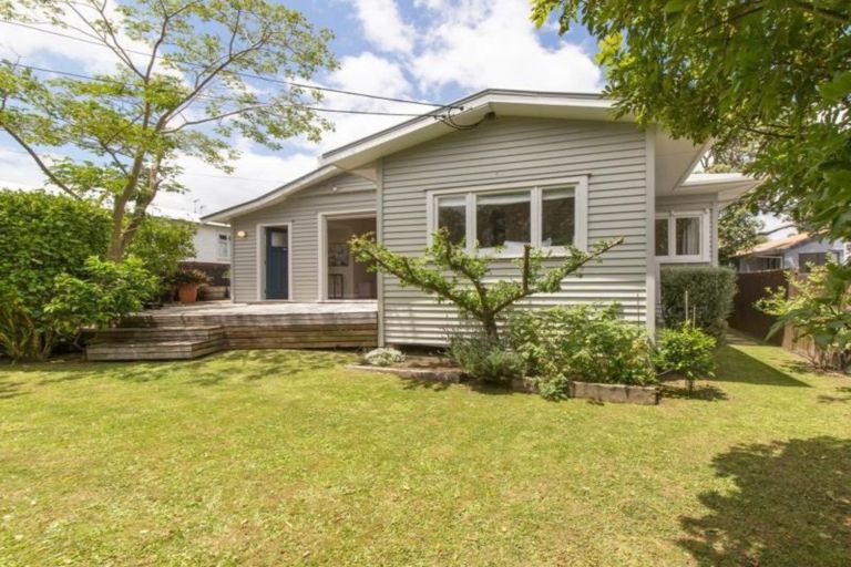 Photo of property in 22 St Michaels Avenue, Point Chevalier, Auckland, 1022