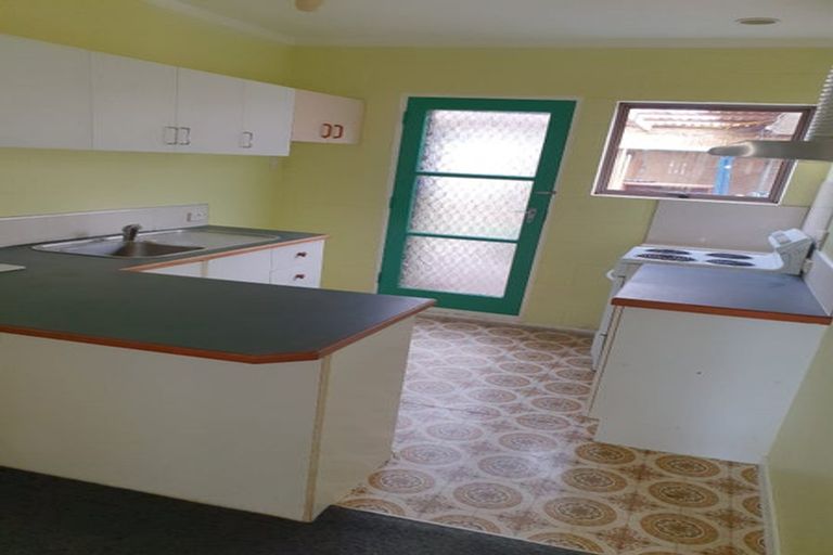 Photo of property in 15 Jenelin Road, Glendene, Auckland, 0602