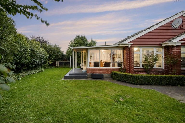 Photo of property in 10 Verran Place, Fendalton, Christchurch, 8052