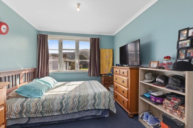 Photo of property in 19 Farmer Crescent, Taita, Lower Hutt, 5011