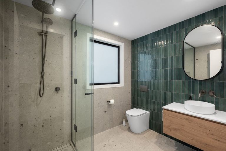 Photo of property in 23 Otakau Road, Milford, Auckland, 0620