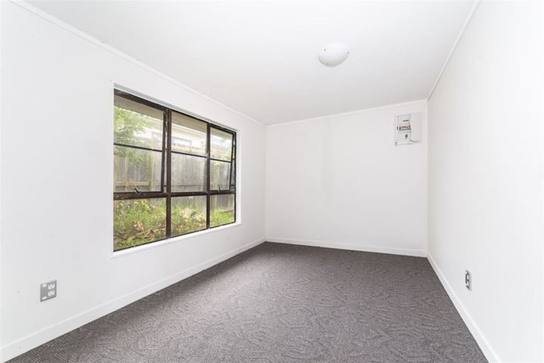 Photo of property in 30 Silverstone Place, Henderson, Auckland, 0612