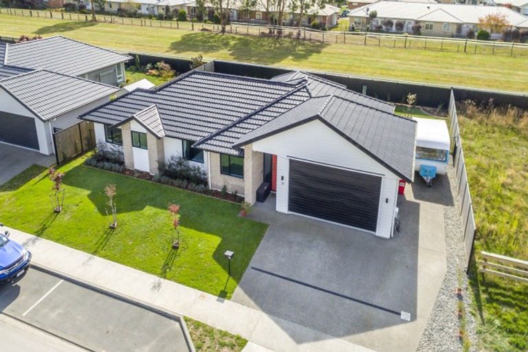 Photo of property in 79 Mawai Hakona Drive, Wallaceville, Upper Hutt, 5018