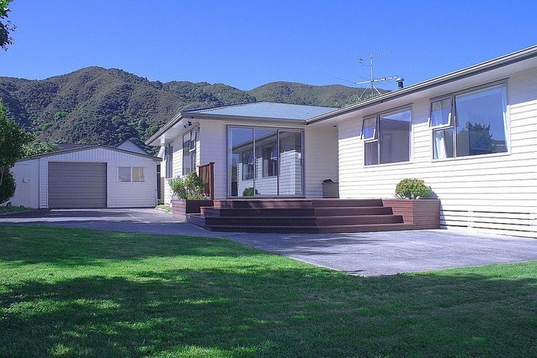 Photo of property in 36a Saint Ronans Avenue, Waterloo, Lower Hutt, 5011