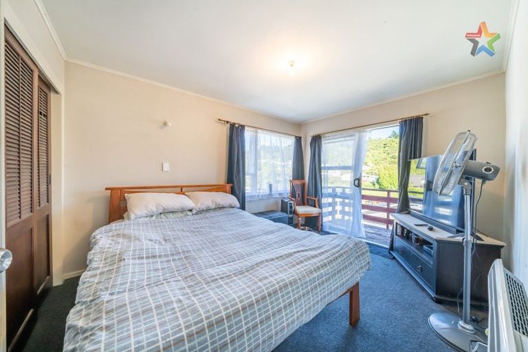 Photo of property in 88 Stokes Valley Road, Stokes Valley, Lower Hutt, 5019