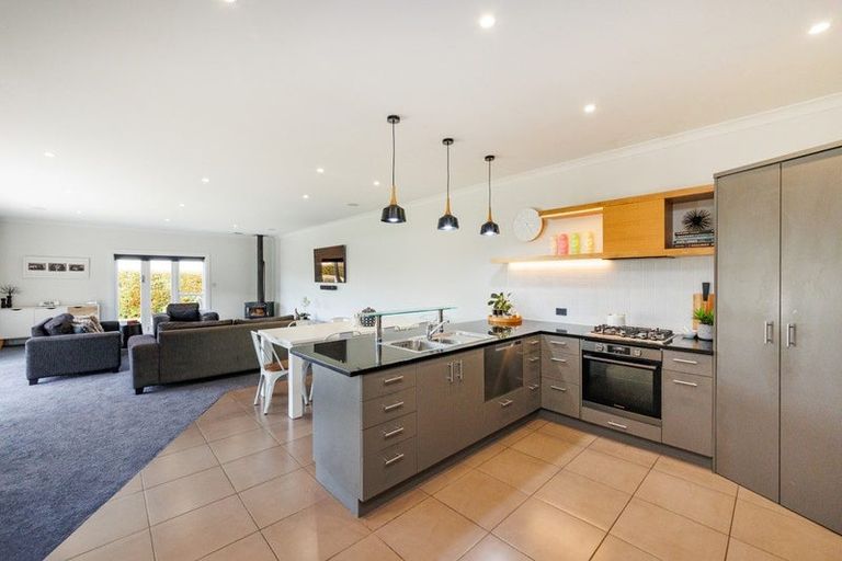 Photo of property in 31 Milverton Avenue, Hokowhitu, Palmerston North, 4410