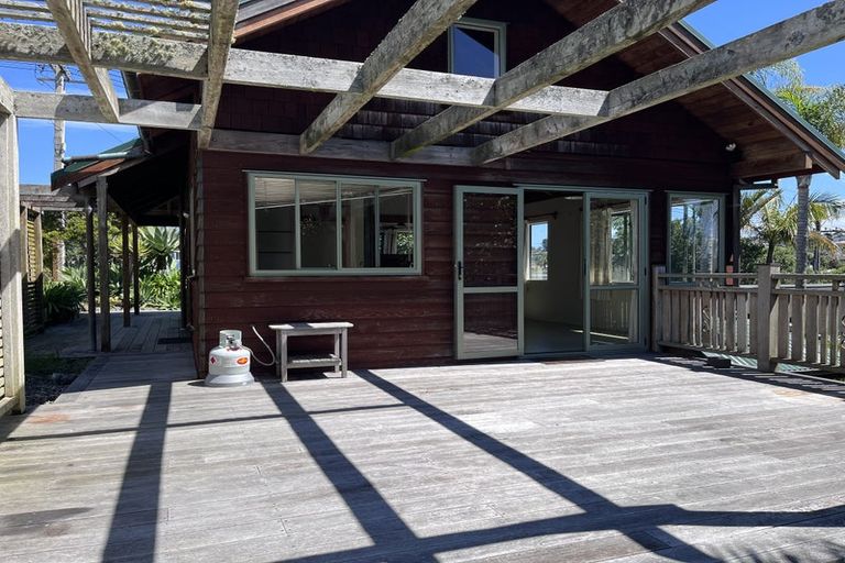 Photo of property in 1282 Whangaparaoa Road, Army Bay, Whangaparaoa, 0930