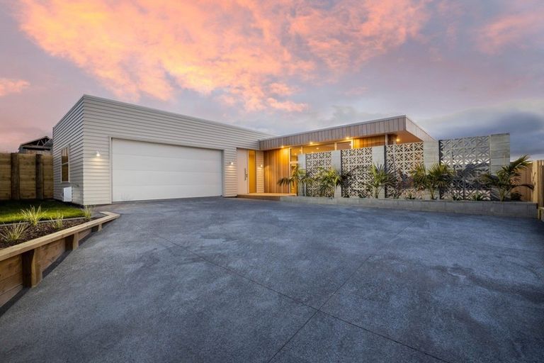Photo of property in 9a Lemont Place, Westown, New Plymouth, 4310