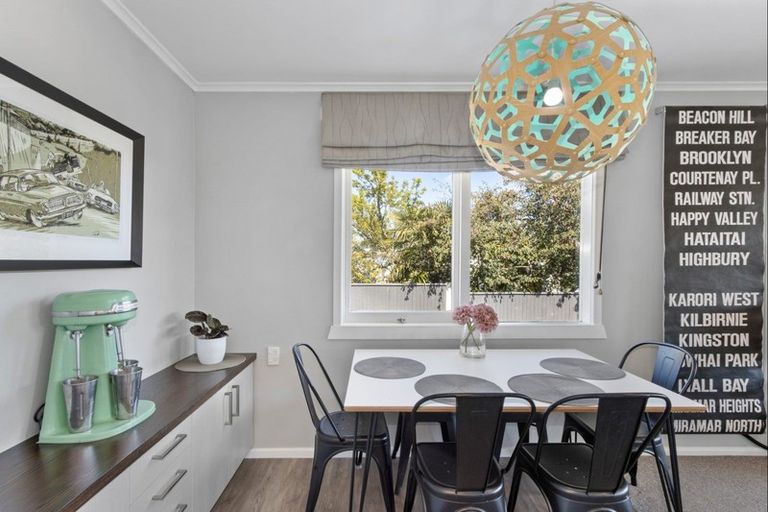 Photo of property in 17 Gardiner Place, Havelock North, 4130