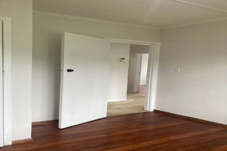 Photo of property in 5 Christina Avenue, Te Atatu South, Auckland, 0602