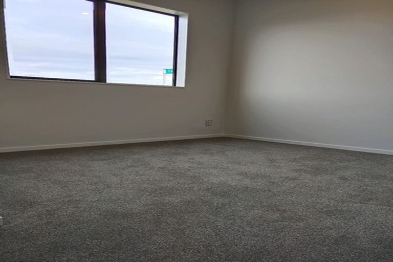 Photo of property in 1 Castlepoint Avenue, Takanini, 2110