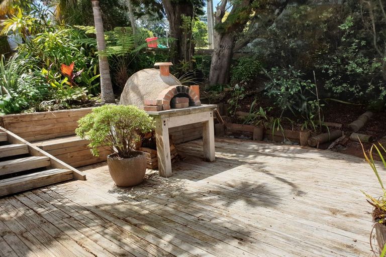 Photo of property in 218 Wade River Road, Wade Heads, Whangaparaoa, 0932