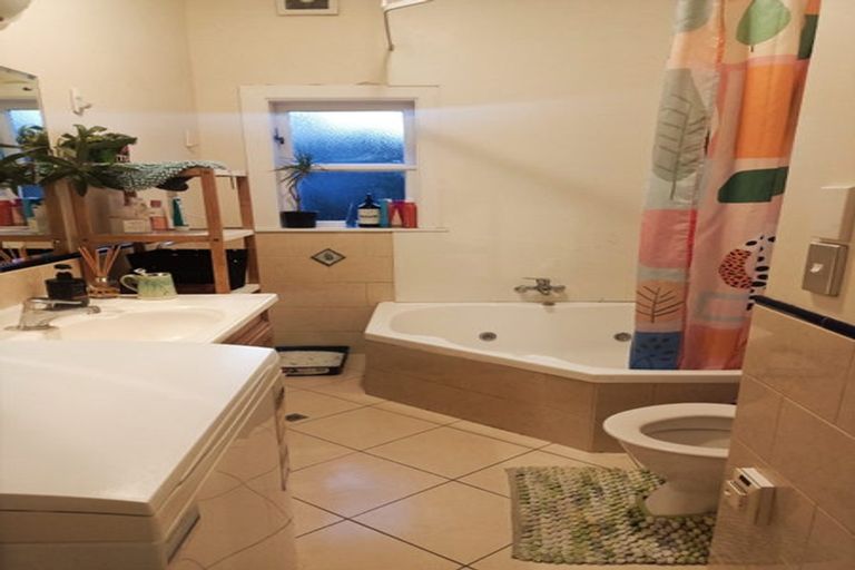 Photo of property in 16a Thompson Street, Mount Cook, Wellington, 6011