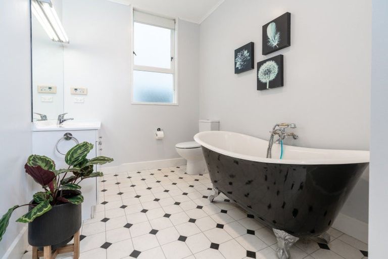 Photo of property in 23 Naughton Terrace, Kilbirnie, Wellington, 6022