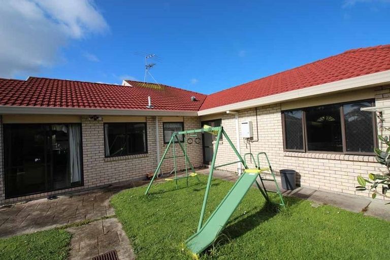 Photo of property in 1 Beragh Place, East Tamaki, Auckland, 2016