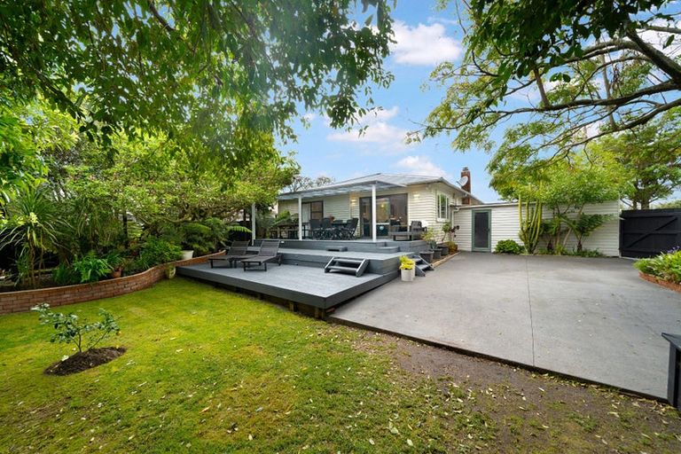 Photo of property in 2 Riserra Drive, Ranui, Auckland, 0612