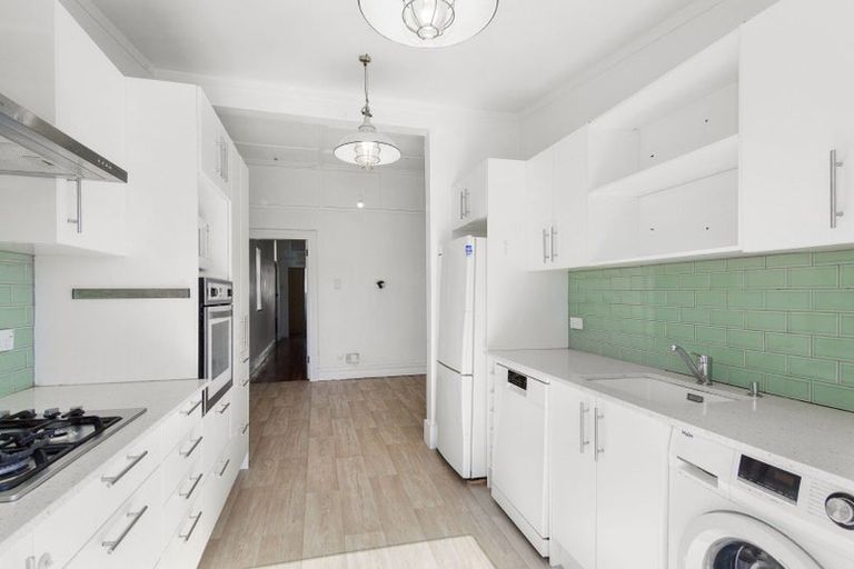 Photo of property in 5 Glendavar Street, Berhampore, Wellington, 6023
