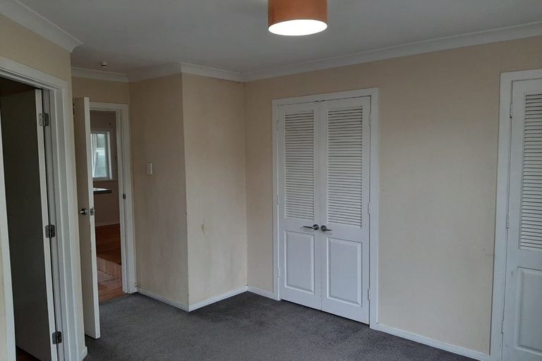 Photo of property in 31 Awaroa Road, Sunnyvale, Auckland, 0612