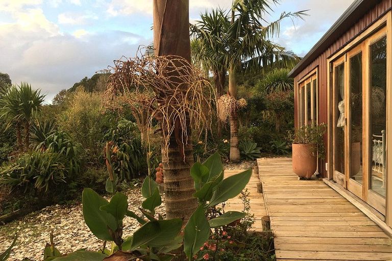 Photo of property in 76 Top Town Place, Coromandel, 3506