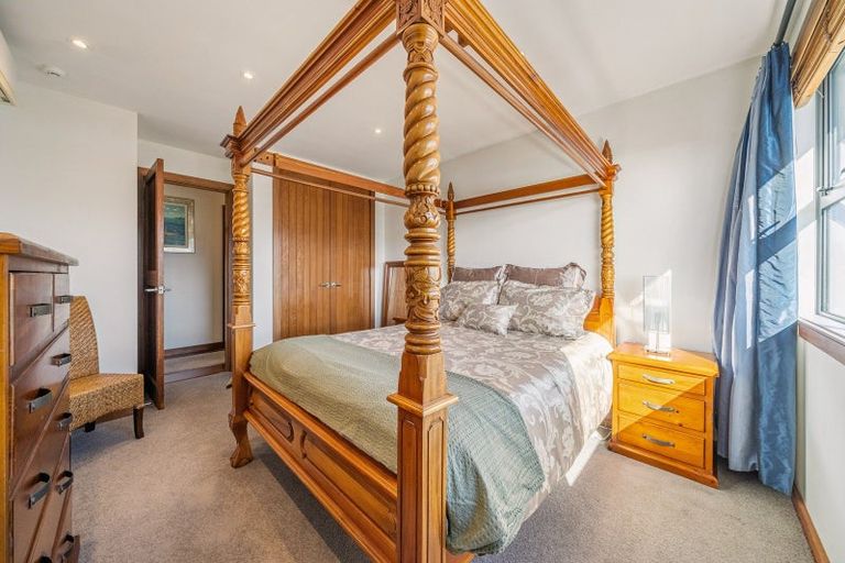 Photo of property in 62 Kiriwai Road, Paremata, Porirua, 5024