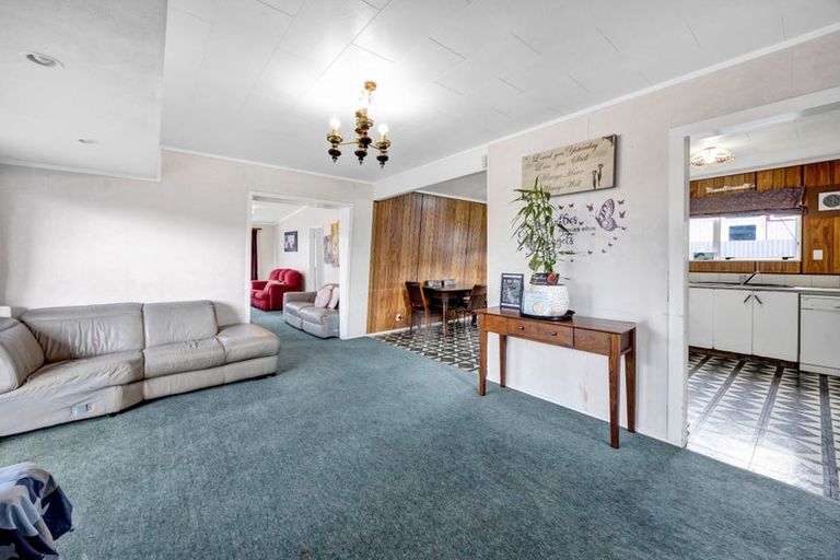 Photo of property in 1 County Drive, Hawera, 4610