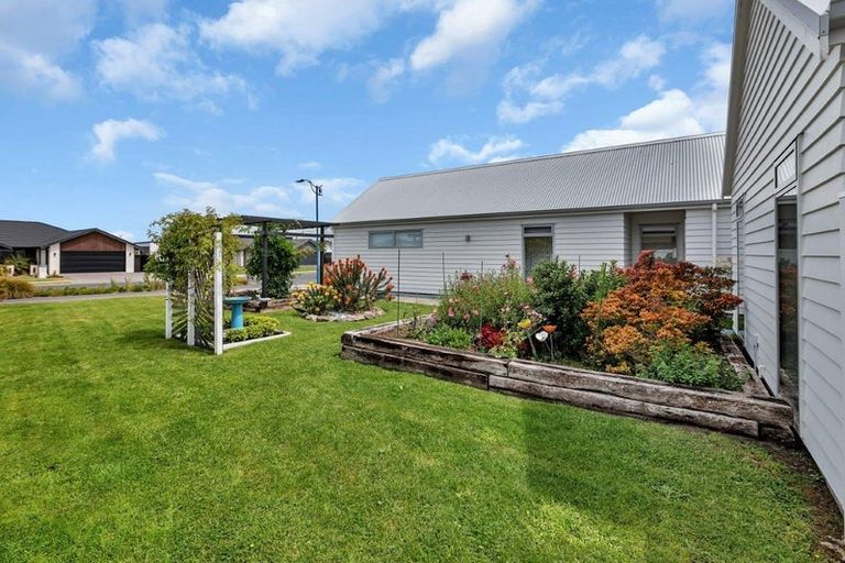 Photo of property in 68 Stace Hopper Drive, One Tree Point, 0118