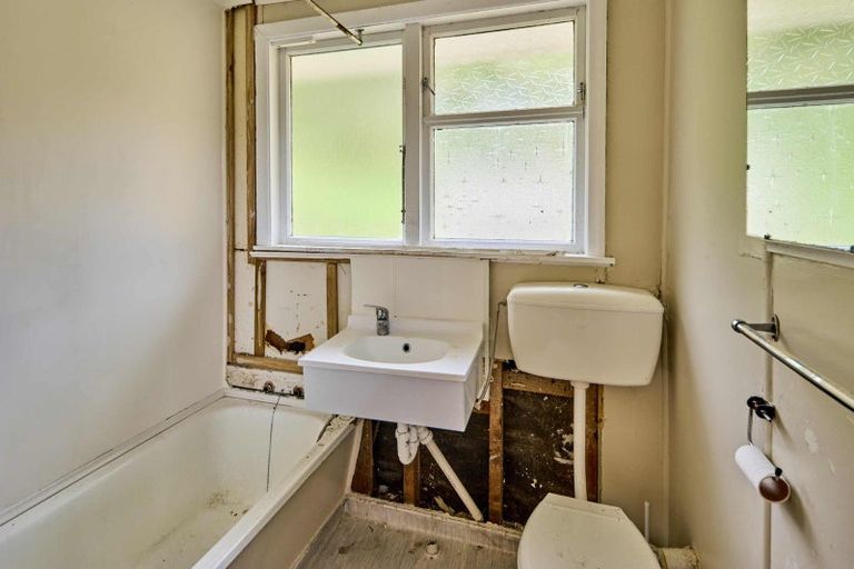 Photo of property in 35 Durham Street, Cannons Creek, Porirua, 5024