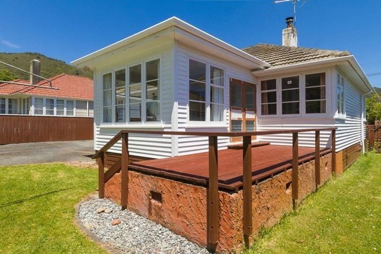 Photo of property in 15 Wilkie Crescent, Naenae, Lower Hutt, 5011