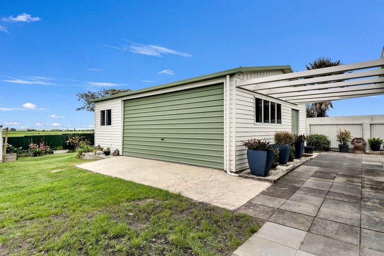 Photo of property in 100 Pukehina Parade, Pukehina, 3189