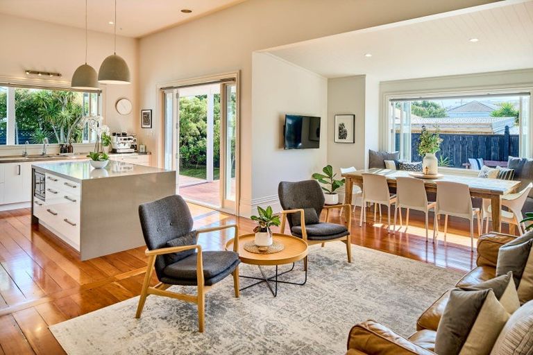 Photo of property in 5a Heretaunga Street, Petone, Lower Hutt, 5012