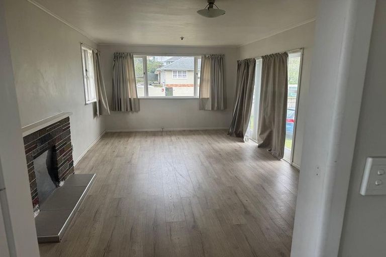 Photo of property in 85 Vodanovich Road, Te Atatu South, Auckland, 0610