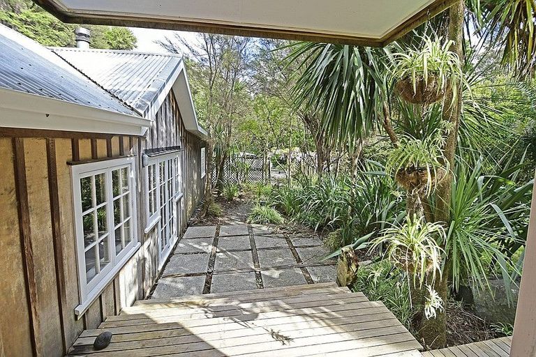 Photo of property in 92 Frost Road, Leigh, Warkworth, 0985