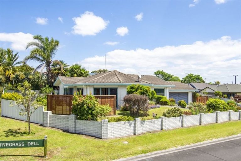 Photo of property in 1 Ryegrass Dell, Welcome Bay, Tauranga, 3112
