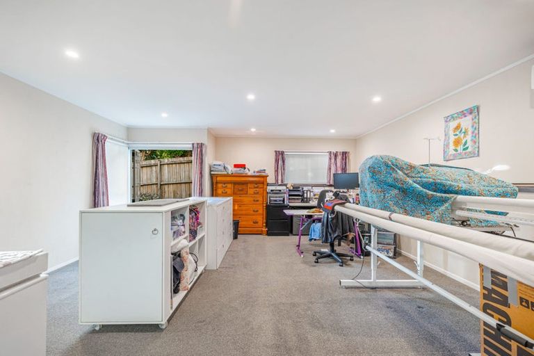 Photo of property in 1/11 Delisle Place, Windsor Park, Auckland, 0632