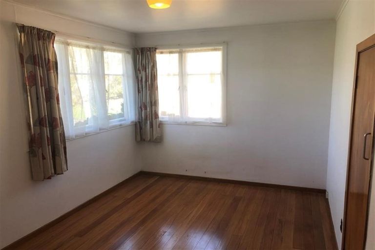 Photo of property in 3 Amberley Avenue, Te Atatu South, Auckland, 0610