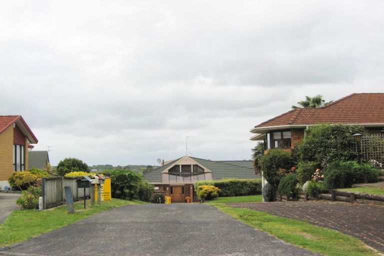 Photo of property in 13 Cumbrian Place, Conifer Grove, Takanini, 2112